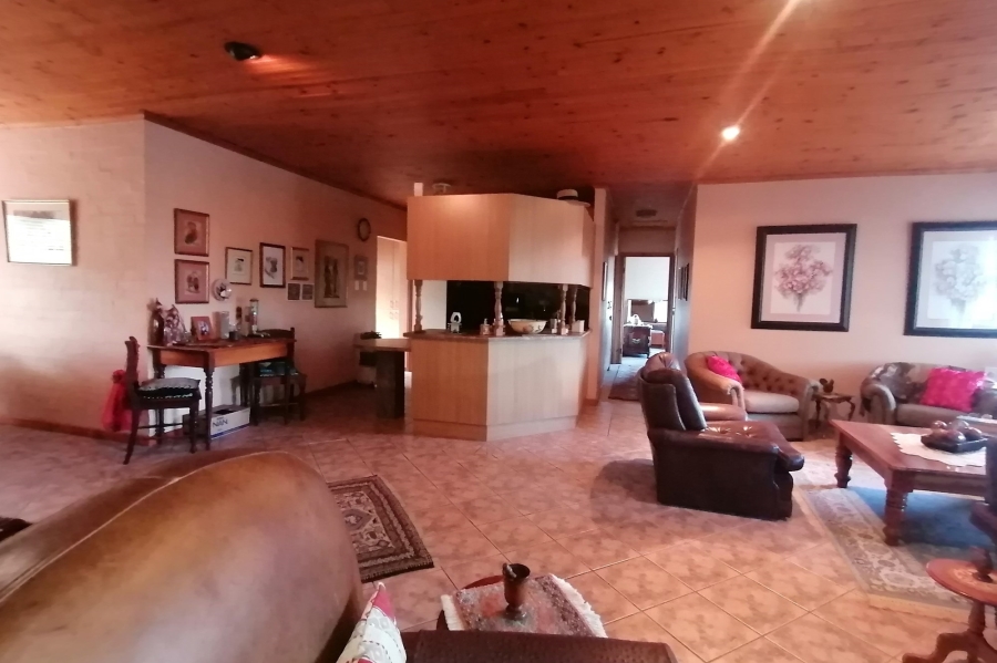 6 Bedroom Property for Sale in Bergsig Western Cape